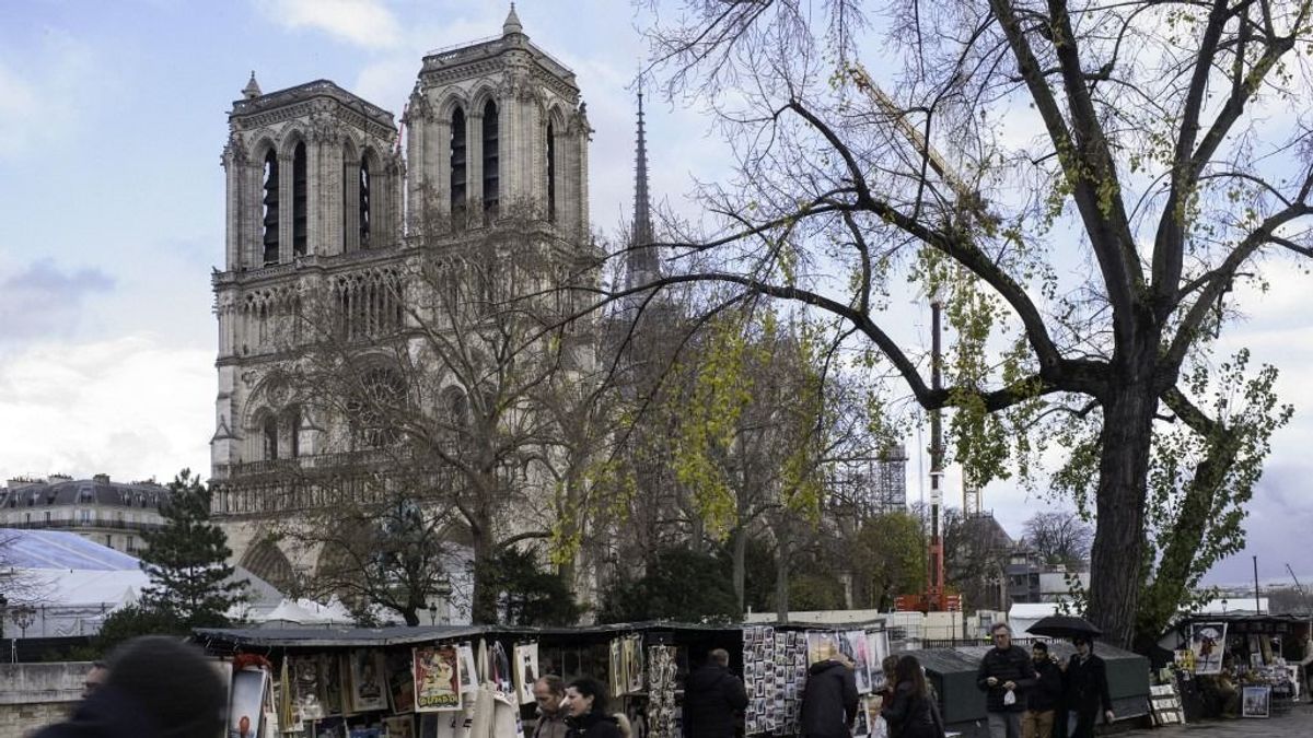 Öt évvel a tűzvész után, szombaton újra megnyílik a Notre-Dame-székesegyház – hatalmas a felhajtás Párizsban, Trump is érkezik