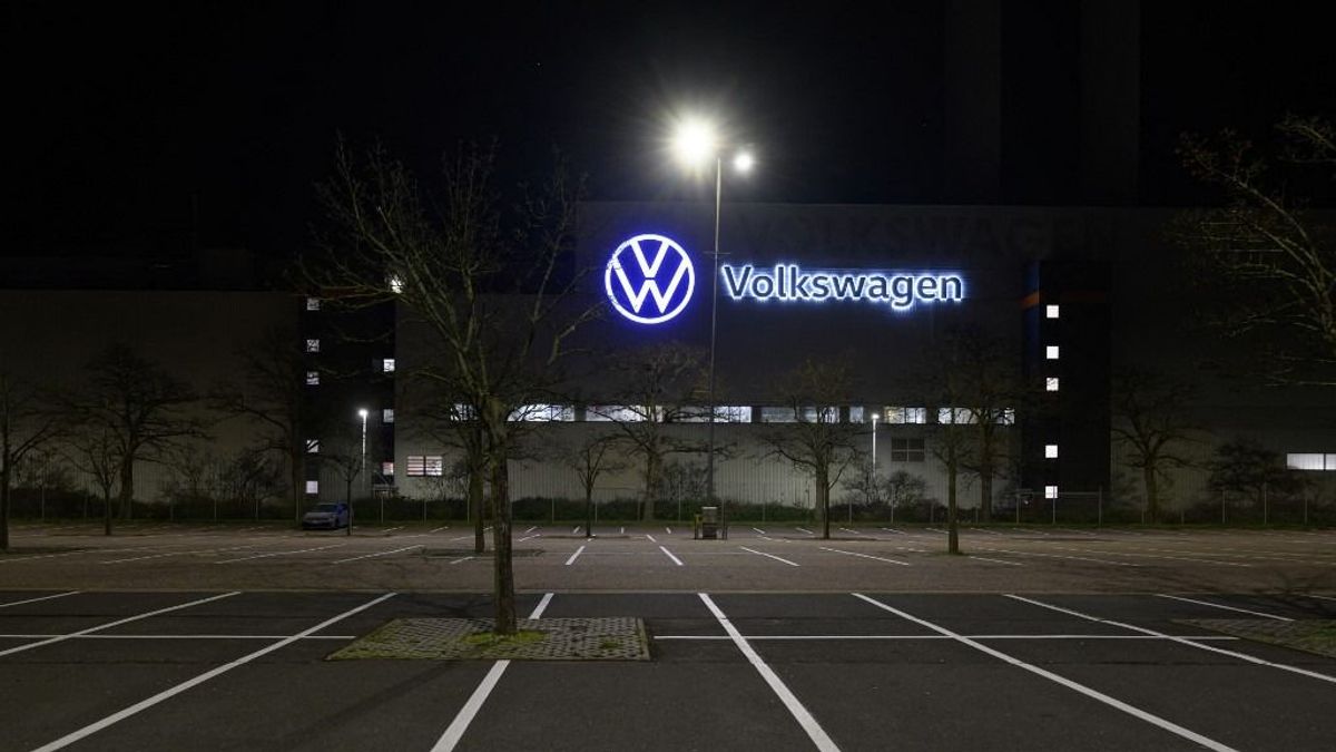 Hétfőn országos sztrájkot tartanak a Volkswagen dolgozói