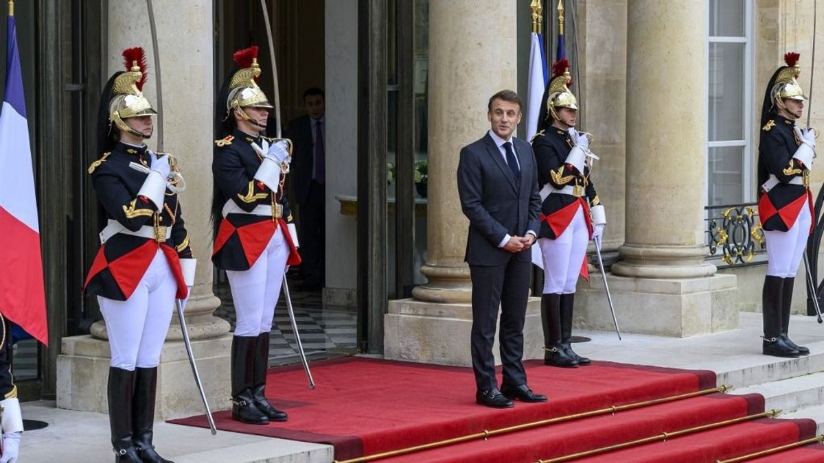 Emmanuel Macron baloldali miniszterelnököt nevezhet ki