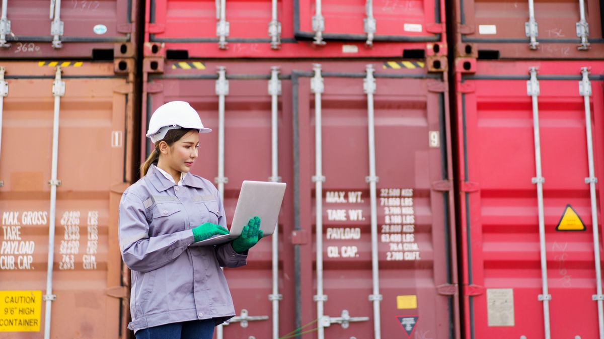 Female,Custom,Clearance,Officer,Checking,The,Imported,Cargo,At,Container