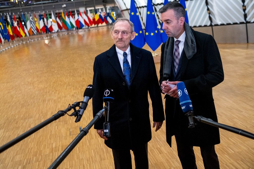 Románia Schengenben: Pintér Sándor magyar belügyminiszter (balra) Brüsszelben 2024. december 12-én, amikor az Európai Tanács jóváhagyta Románia és Bulgára teljeskörű csatlakozását BRUSSELS-EUROPEAN-COUNCIL-SCHENGEN