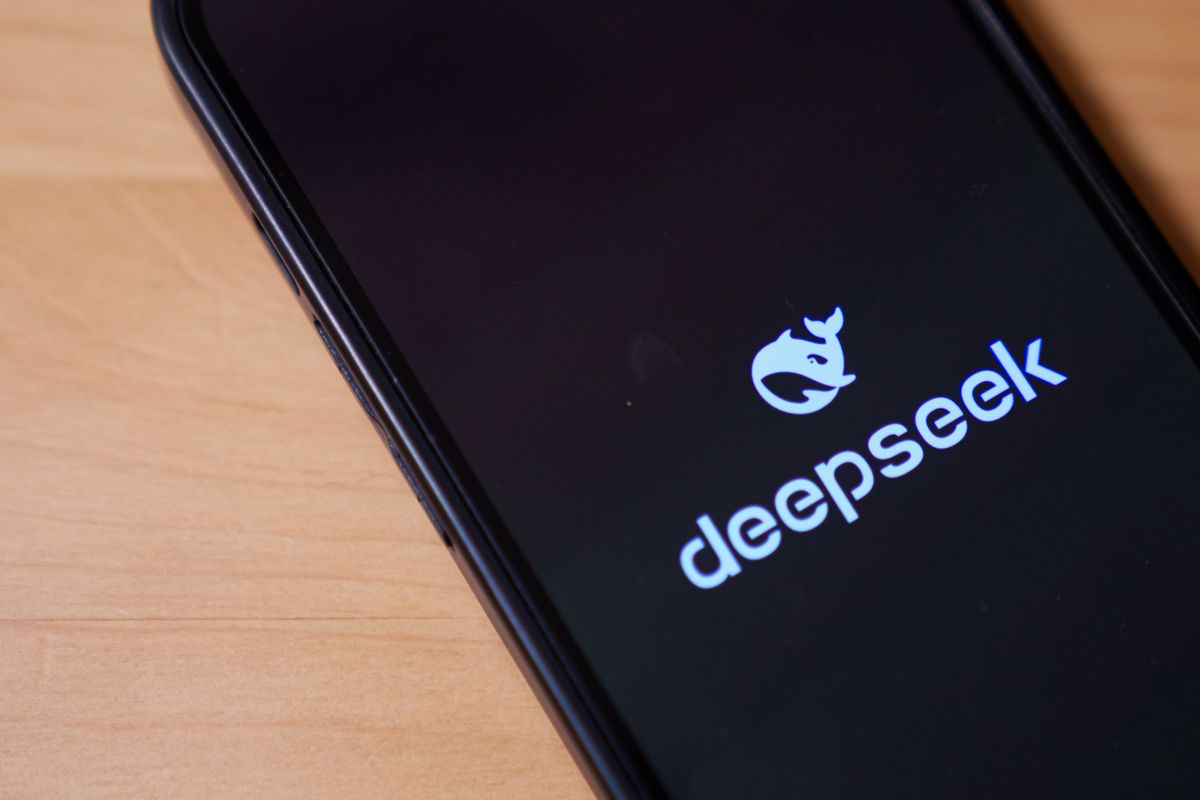 DeepSeek, technológiai szektor, China's DeepSeek Tops iPhone Downloads and Spurs Asia Stocks