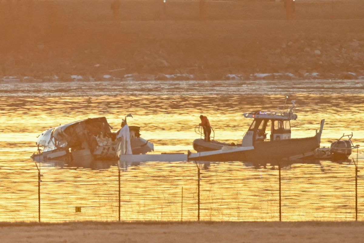 Washingtoni repülőgép-baleset: figyelmeztették a katonai helikoptert az ütközés előtt