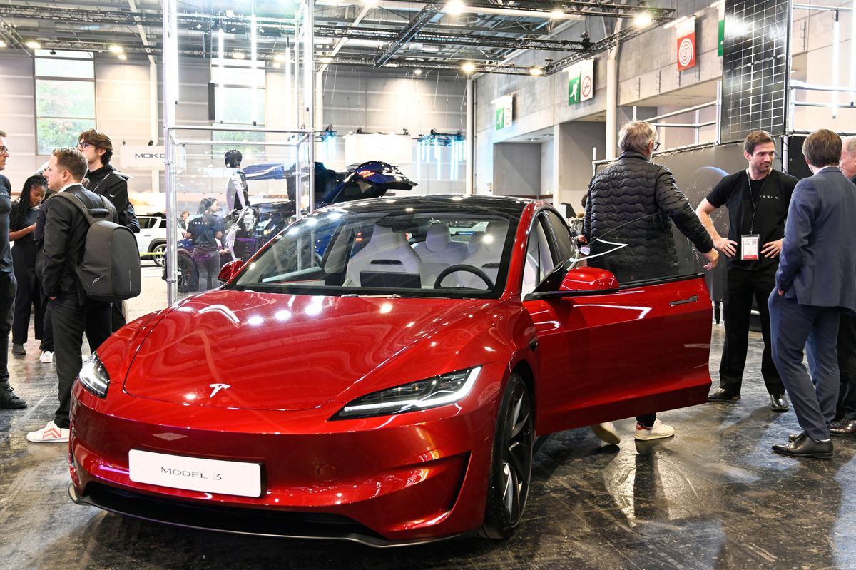 Paris Motor Show 2024, tesla