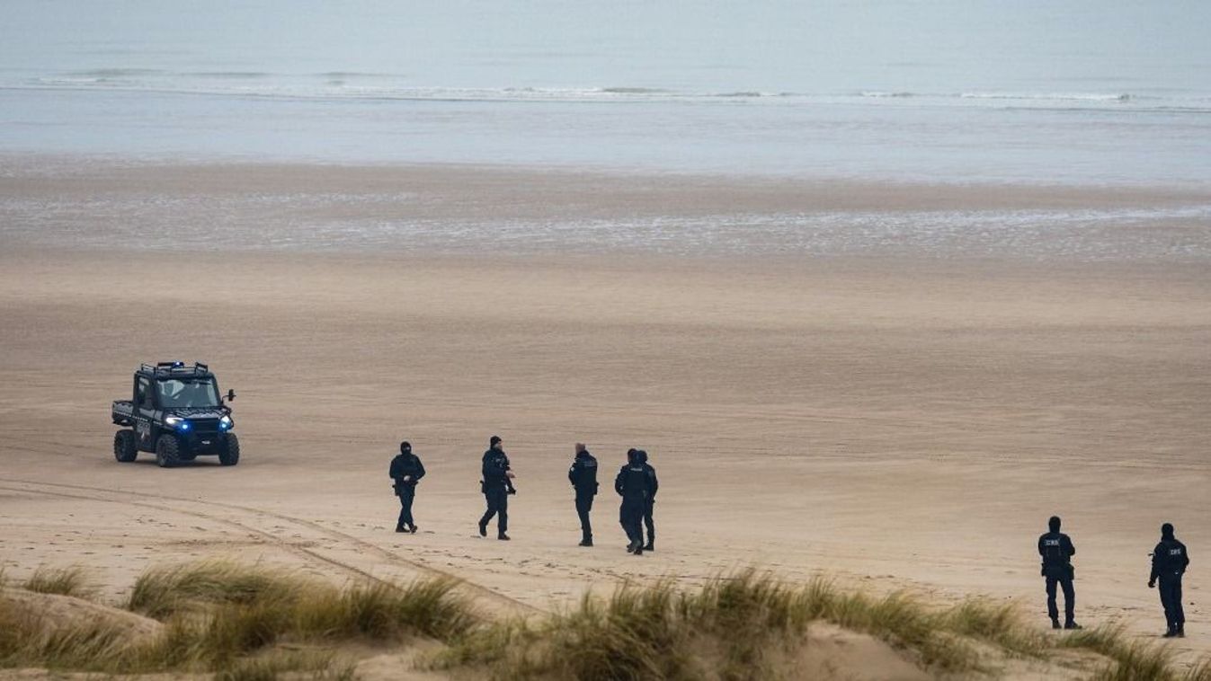 Illegális migránsok: átjutnak a Csatornán, a francia oldalon hiába a járőrözés