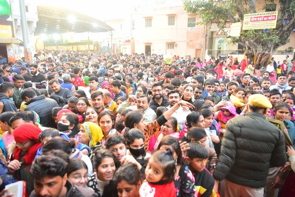 Heavy Rush of devotees at mooti doongri Ganesh ji temple