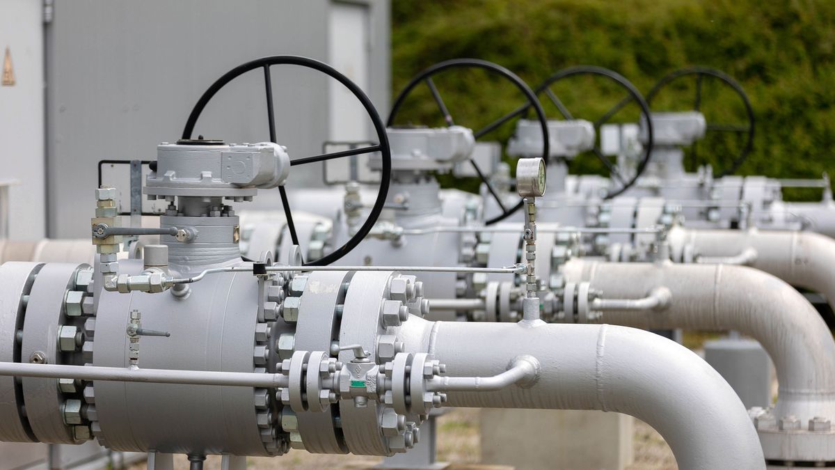 An LNG storage facility in Germany.gázárgáz ára orosz gázimport