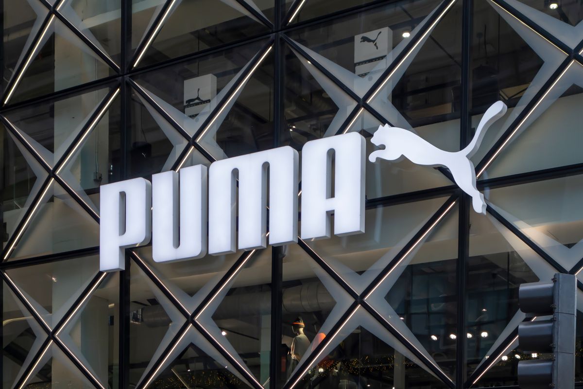 Manhattan,,New,York,City,,Usa,11-26-2020,, Puma ,Logotype,And,Jumping