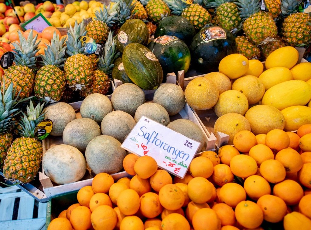 Weekly market, narancs