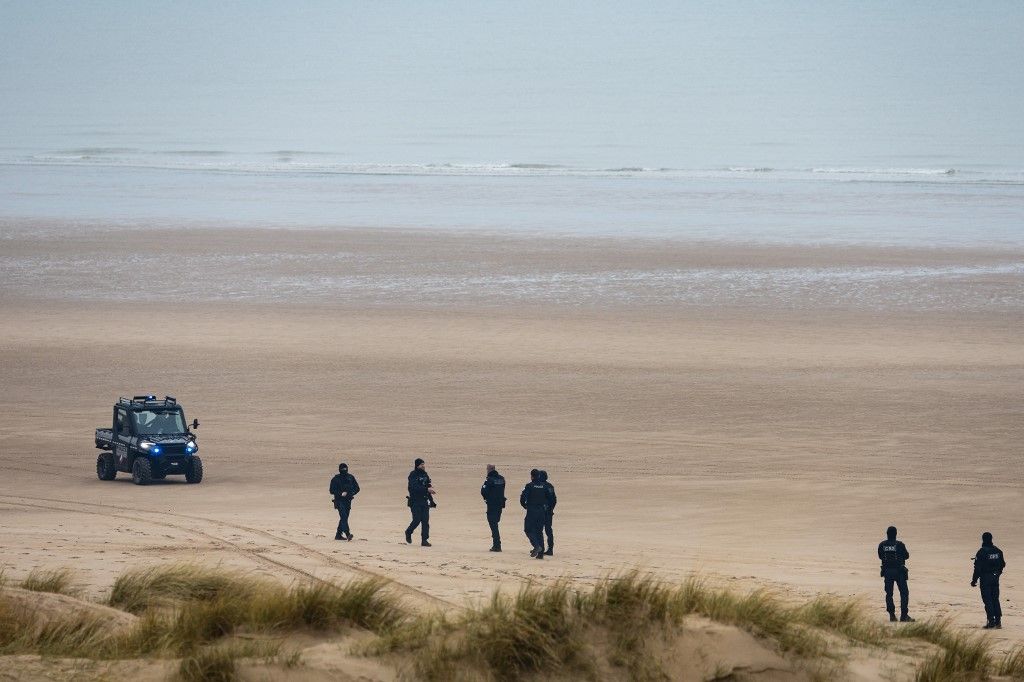 Illegális migránsok: átjutnak a Csatornán, a francia oldalon hiába a járőrözés