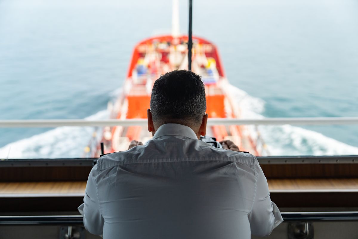 Tanker,Ship,Captain,And,Pilothouse,Photo,,Istanbul,Turkiye,(turkey) elhagyot hajó