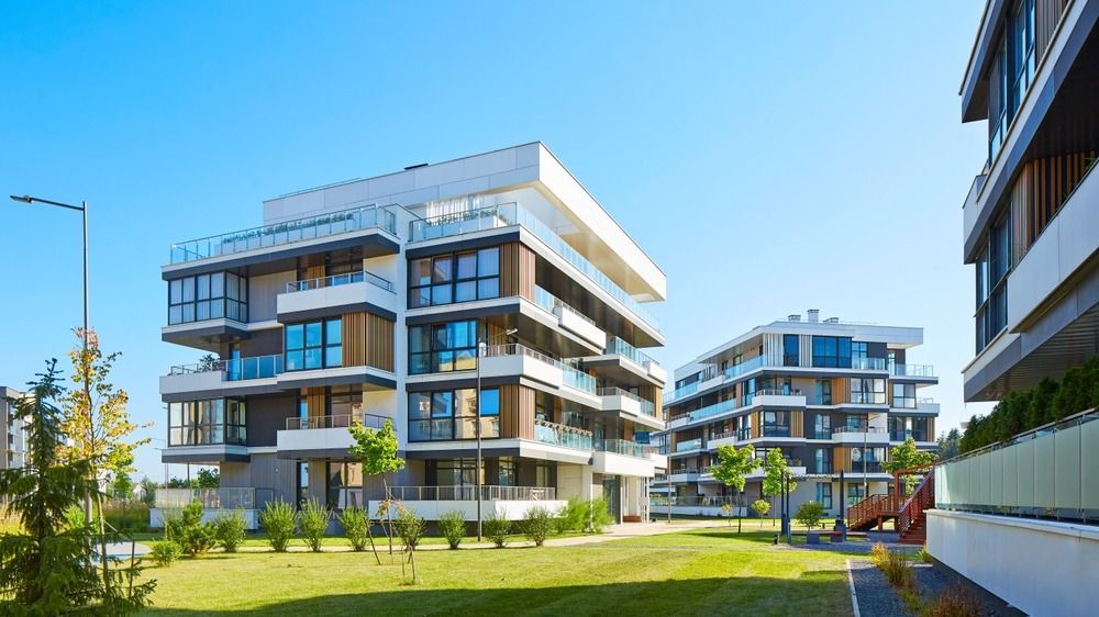 New,Modern,Block,Of,Flats,In,Green,Area.,Residential,Apartment
ingatlanpiac