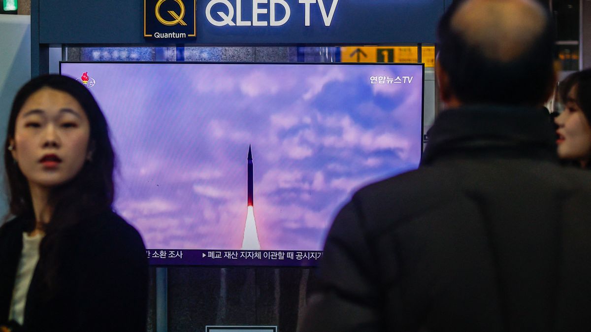 North Korea fires ballistic missile as Antony Blinken visits Seoul észak-korea
