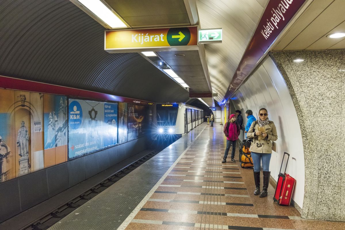 Budapest,,Hungary-,October,30,2016:,Metro,Station,On,The,Eastern