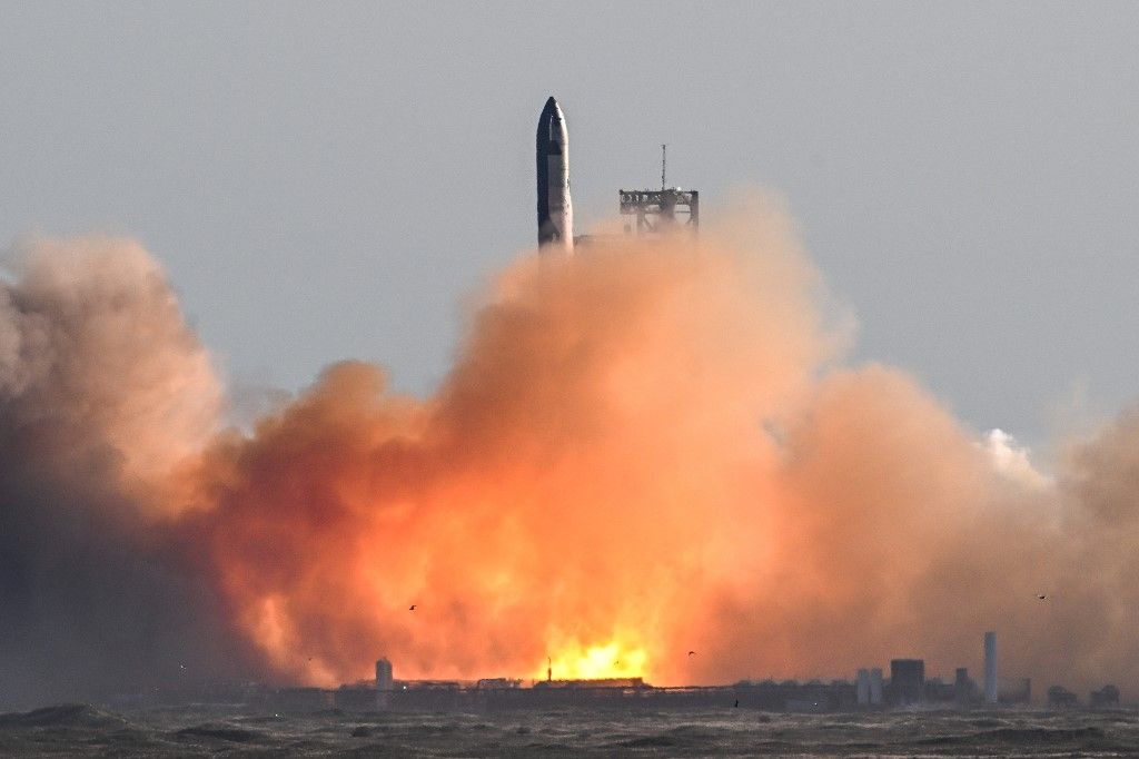 A SpaceX Starship elhagyja a Boca Chica melletti Csillagközpontot