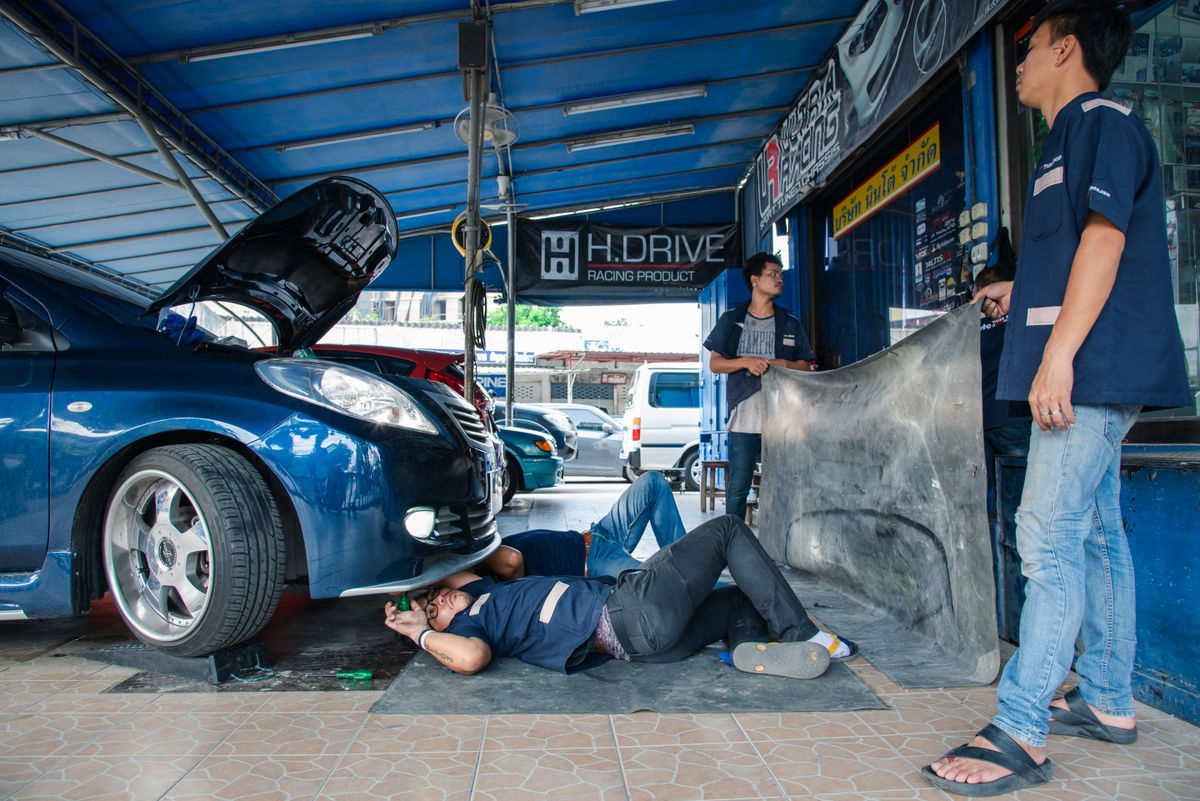 Bangkok,,Thailand,-,May,6,,2017,:,Unidentified,Car,Mechanic