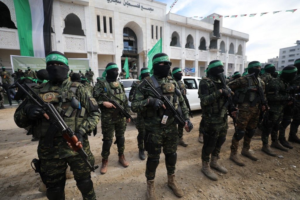 Hamas asks Red Cross to prepare for hostage transfer
hamász harcosai
izraeli túsz