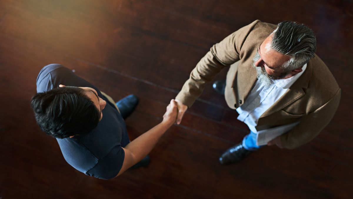 Startup,,Top,View,Or,Business,People,Shaking,Hands,In,Office
karrierváltás