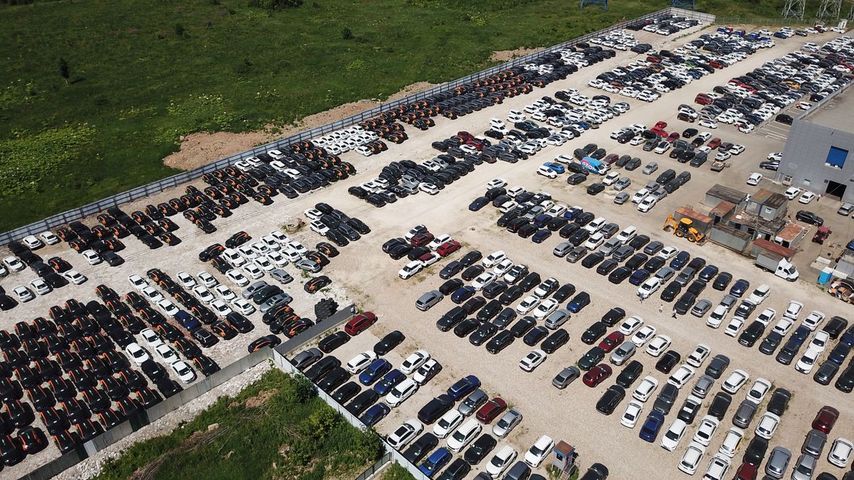 Ruble hits automotive market in Russia orosz autó
