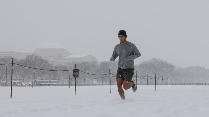 Dangerous storm sweeps across much of US