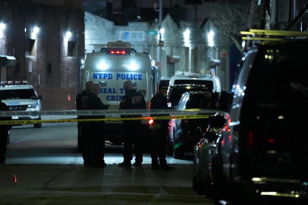 10 wounded in mass shooting outside nightclub in New York City
