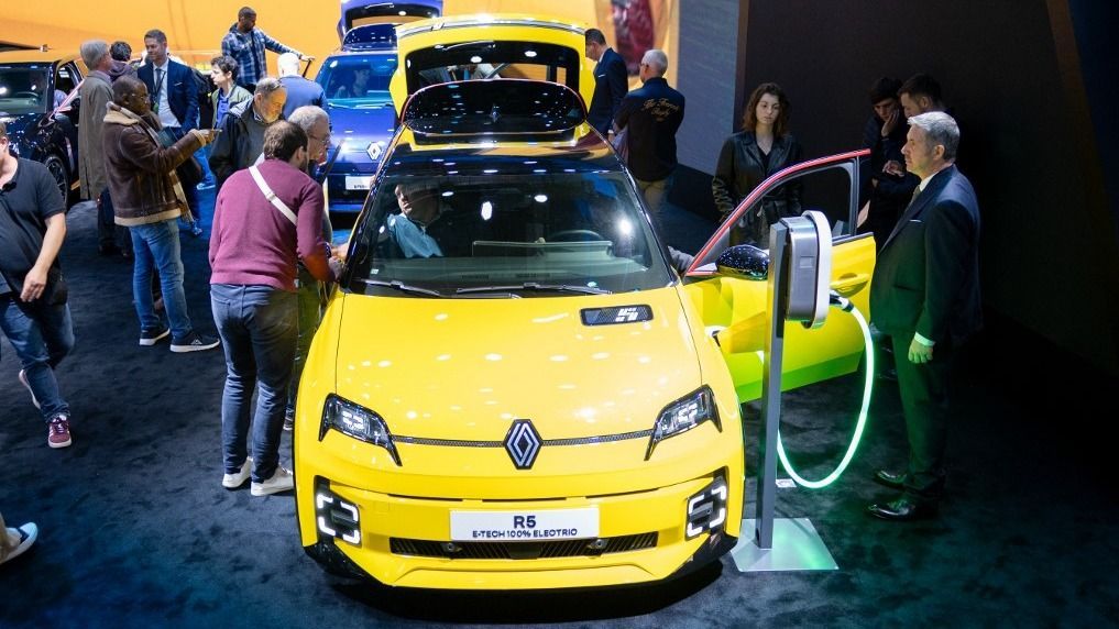 FRANCE-PARIS-2024-AUTOMOTIVE-SUMMIT-RENAULT
elektromos autó