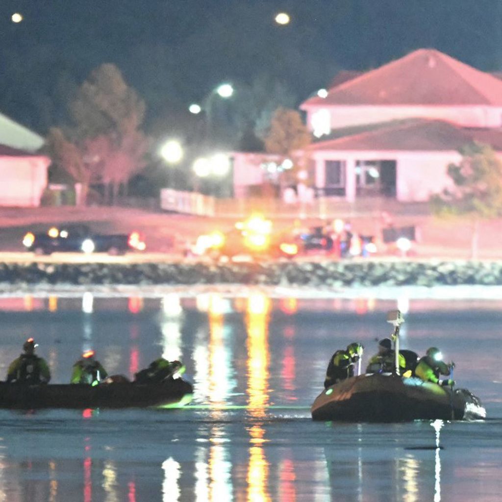 Rescue boats search the waters of the Potomac River after a plane on approach to Reagan National Airport crashed into the river outside Washington, DC, January 30, 2025. A regional jet from Kansas crashed into Washington's Potomac River after colliding mid-air with a military helicopter near Reagan National Airport, officials said January 29, prompting a major emergency response and grounding all flights. (Photo by ANDREW CABALLERO-REYNOLDS / AFP)