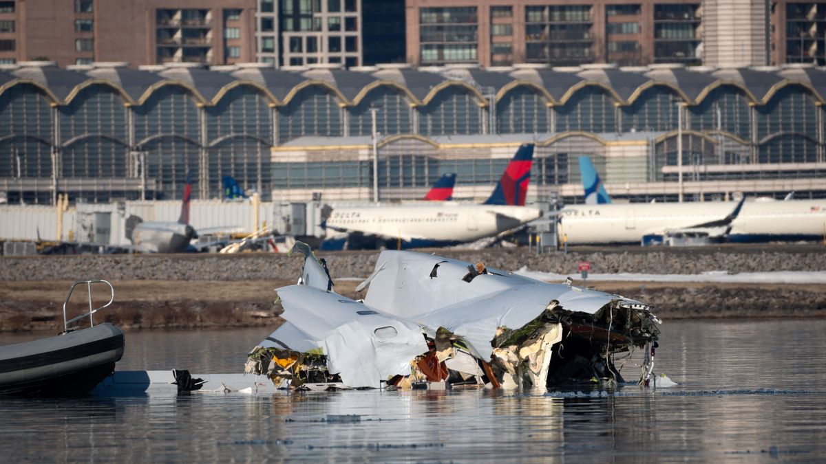American Airlines Plane And Black Hawk Helicopter Crash Near Reagan National Airport washington