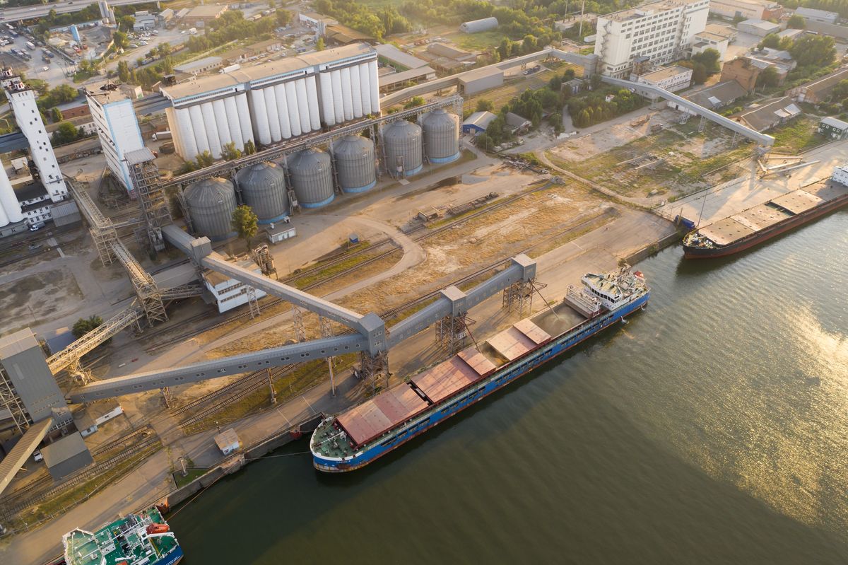 Rostov-on-don,,Russia,-,August,21,2021:,Loading,Ships,With,Wheat,Grain