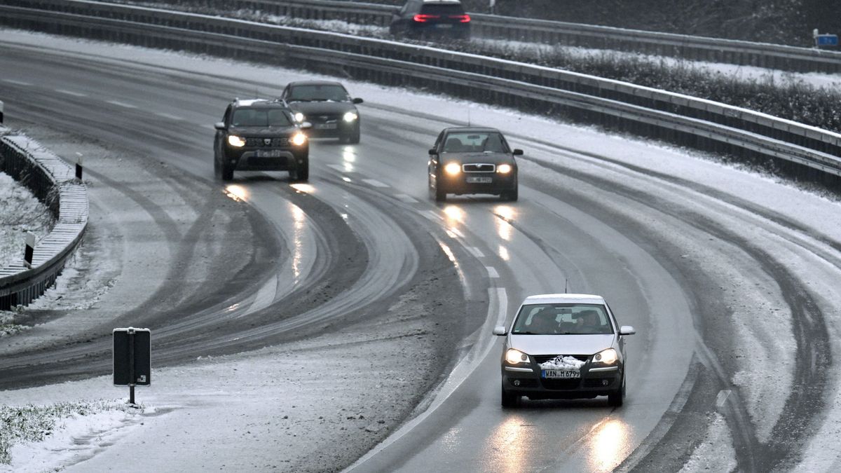 Winter weather in North Rhine-Westphalia német autobahn