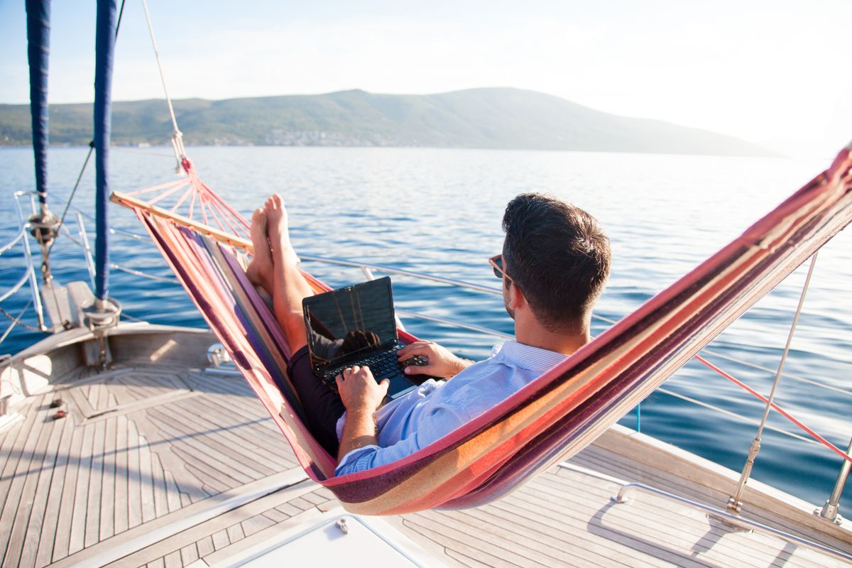 Working,In,Sea,Traveling.,Man,With,Laptop,In,Beach,Hammock.
jacht