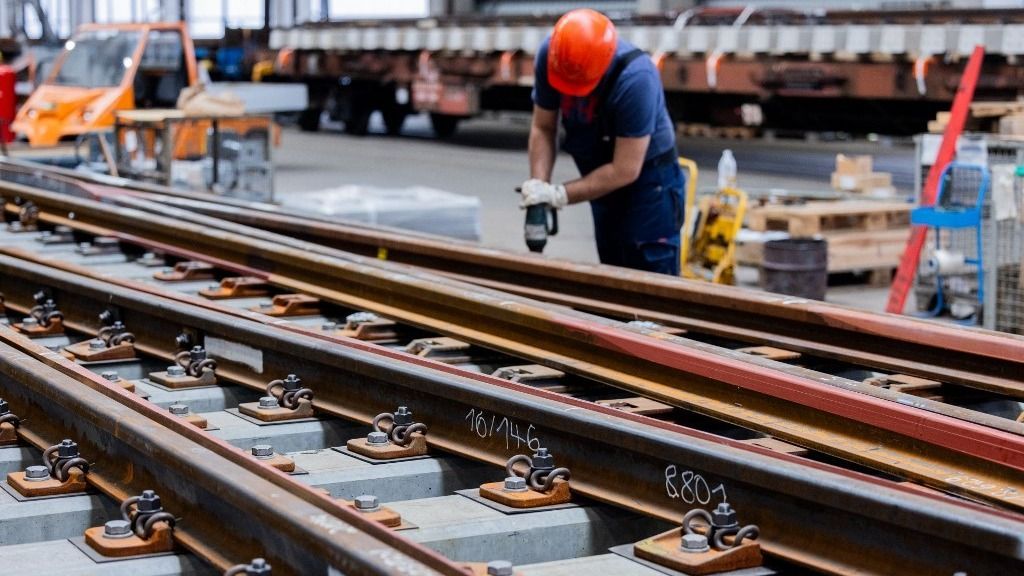 Construction of switches at Deutsche Bahn
jólét
versenyképesség
európa
vállalat
