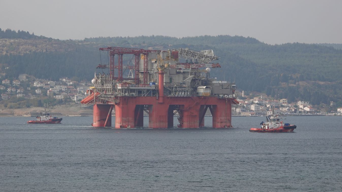 Transocean Barents passes through Canakkale Strait, gáz, földgáz