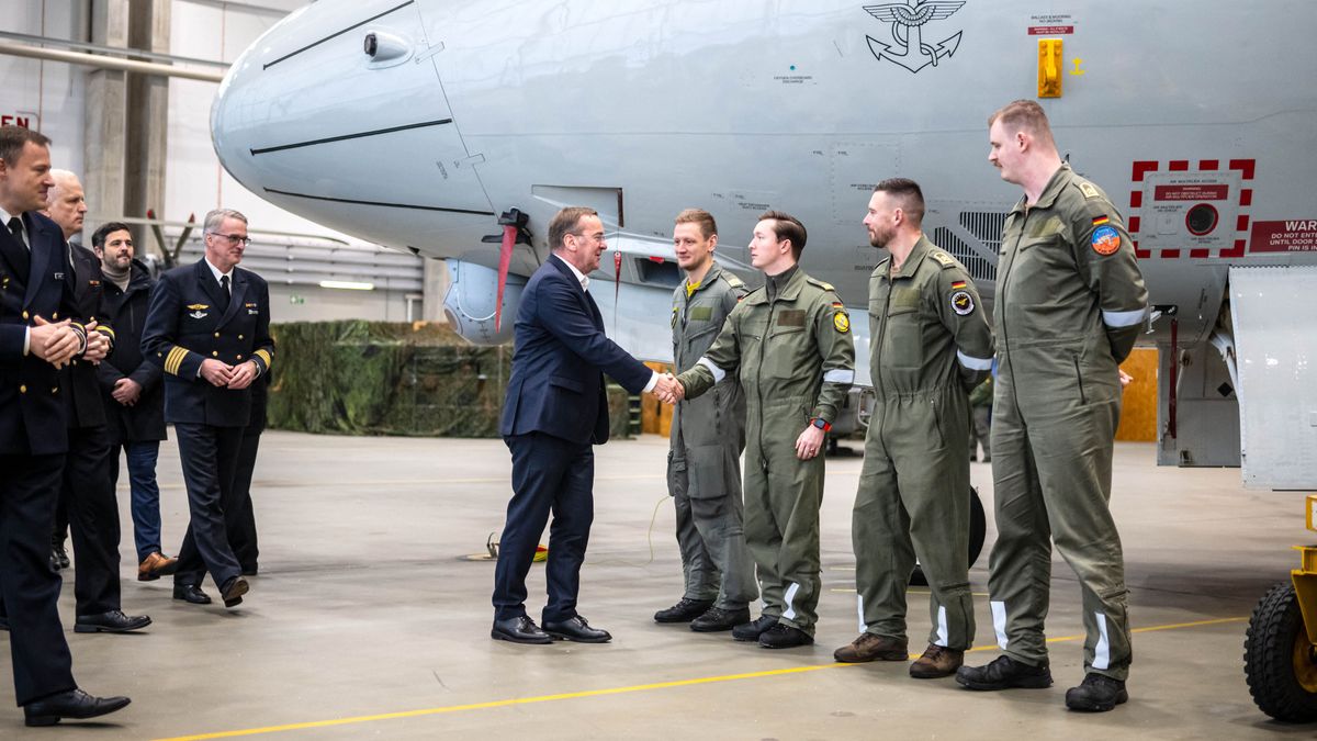 Defense Minister Pistorius visits naval aviators német