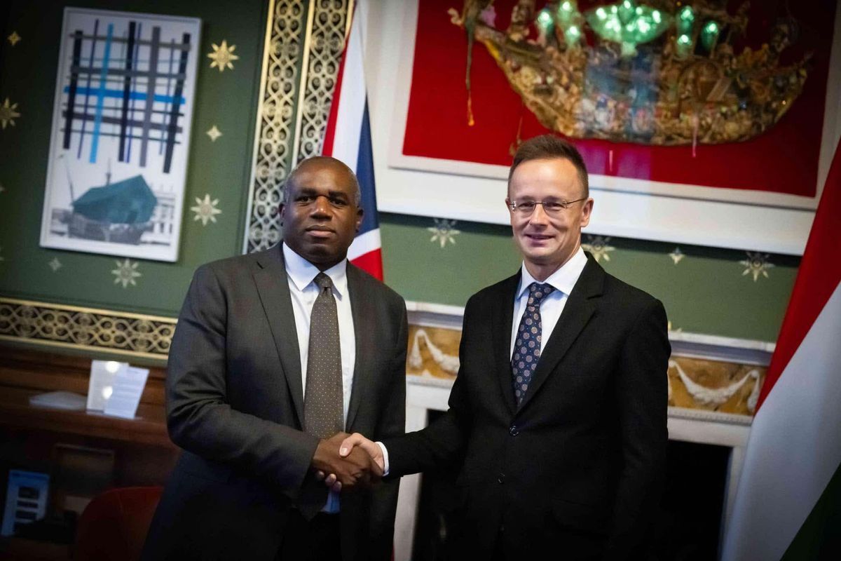 David Lammy Brit külügyminiszter és Szijjártó Péter 