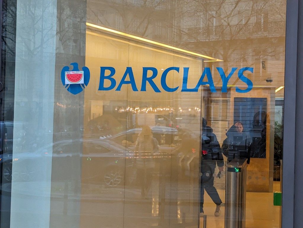 Pro-Palestinian action at Barclays headquarters in Paris Commerzbank