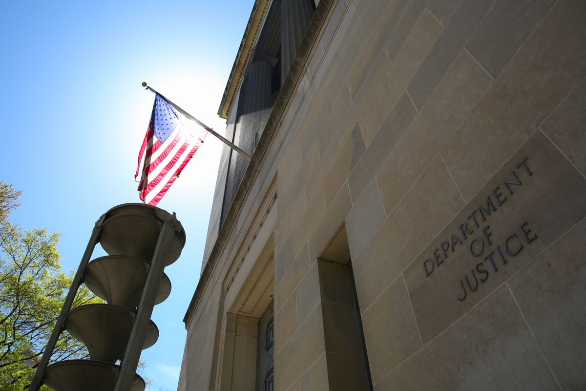 Us,Department,Of,Justice,Building,Under,The,National,Flag,Of
Donald Trump megkönnyítette az orosz oligarchák dolgát