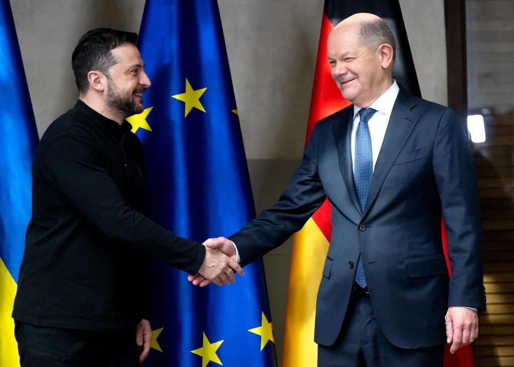 Olaf Scholz a müncheni biztonsági konferencián Volodimir Zelenszkij ukrán elnökkel is találkozott, ugyanaznap bejelentette, hogy visszavonul Munich Security Conference