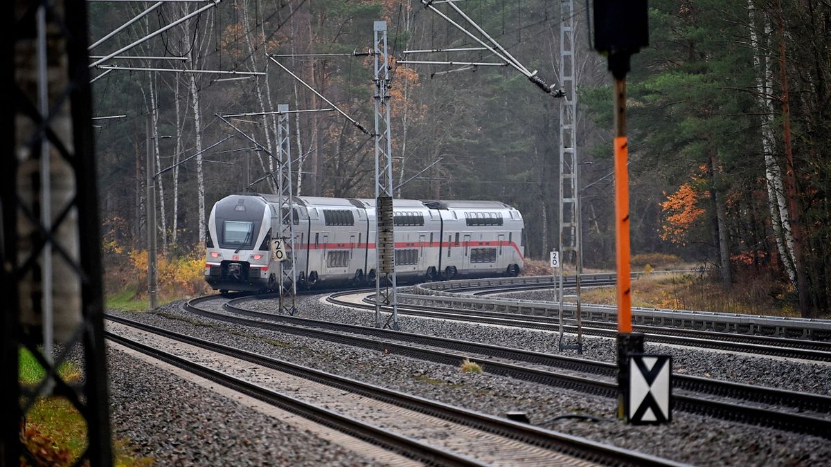 Travel in the Intercity 2-Kiss VUZ Velim