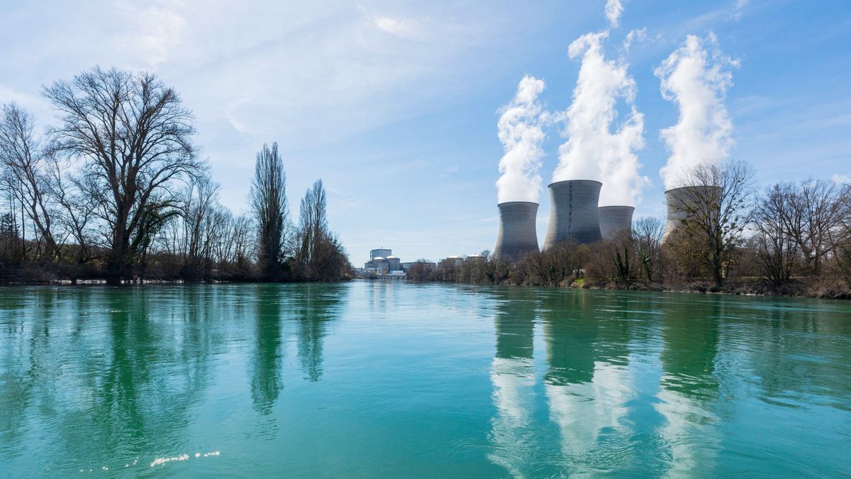 France isere hieres sur amby saint vulbas rhone river bugey nuclear power eu
