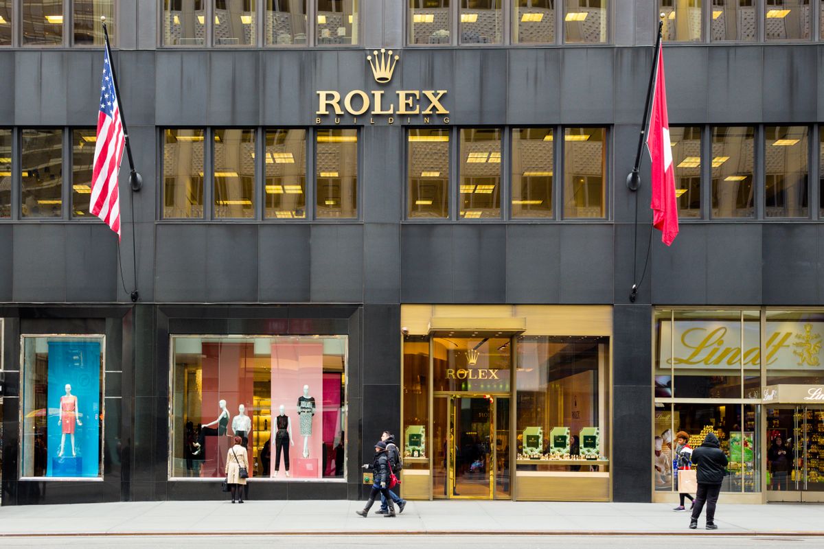 New,York,City,-,March,14,,2014:,Rolex,Store,On aranykártya