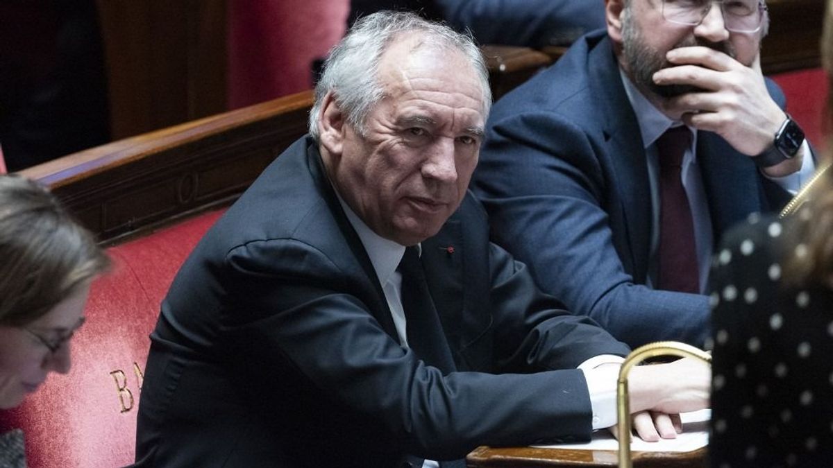 Költségvetési szakadék szélén Franciaország – Bayrou kormánya alatt rezeg a léc 