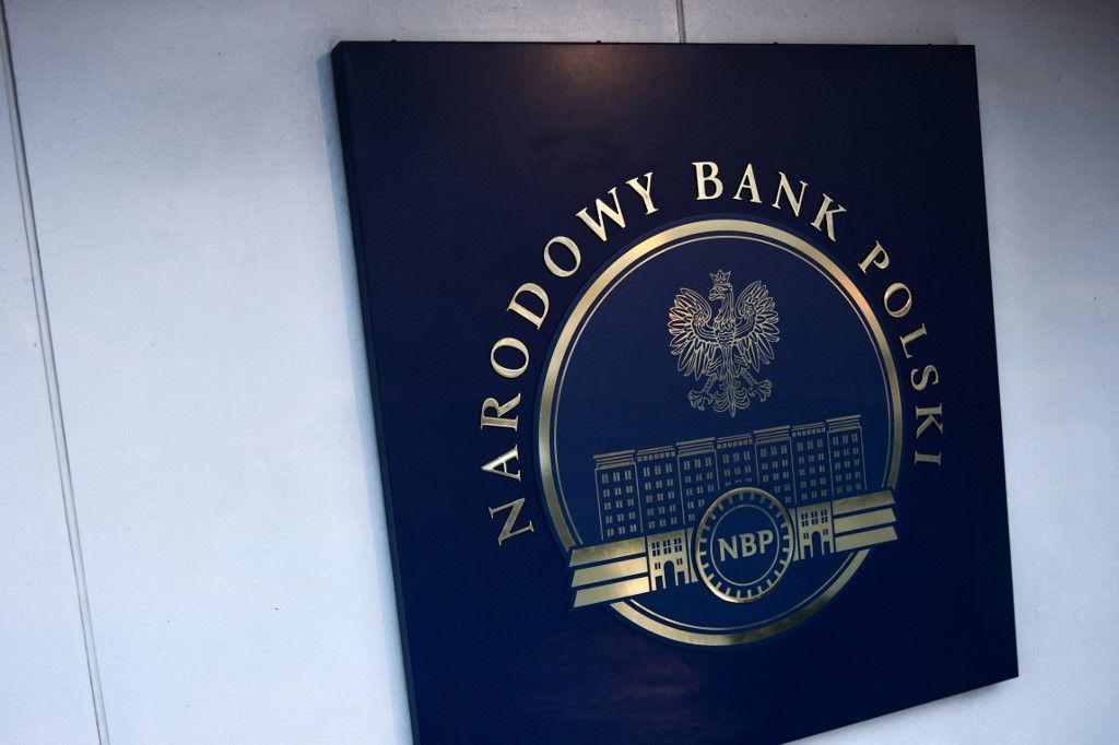 A forint árfolyama: hátszelet kapott a dollártól, a zloty azonban a lengyel jegybanktól és kormánytól is Warsaw Daily Life, Economy And Politics