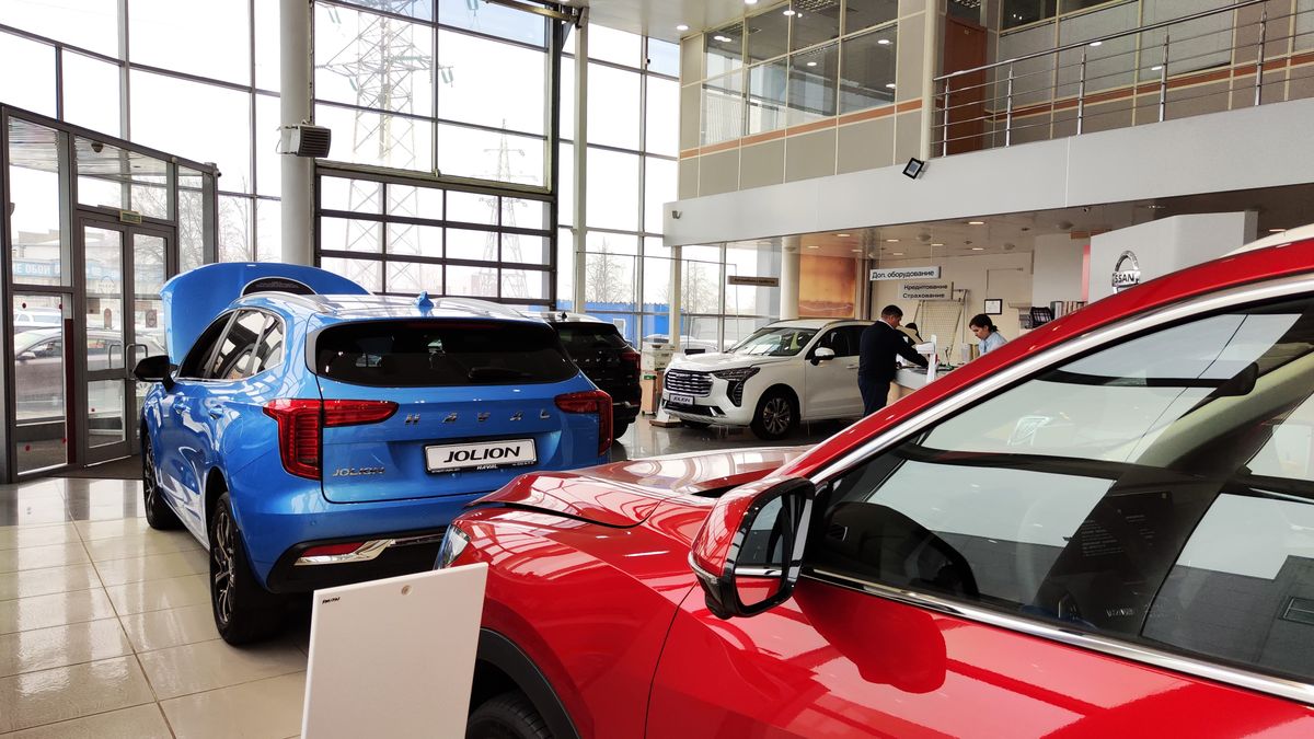 Cheboksary,,Russia,-,March,20,,2023:,Cars,In,Showroom,Of