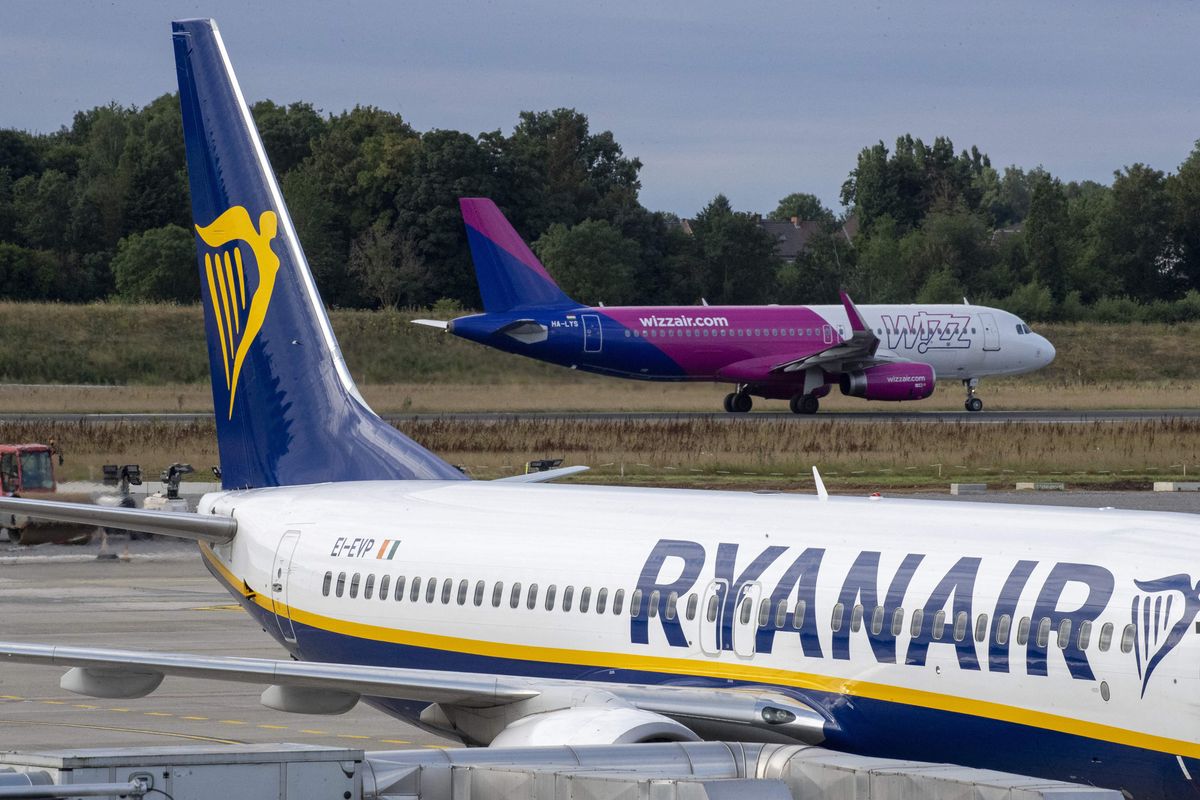 Ryanair, Wizz Vie for Lead Role When Flights to Ukraine Restart