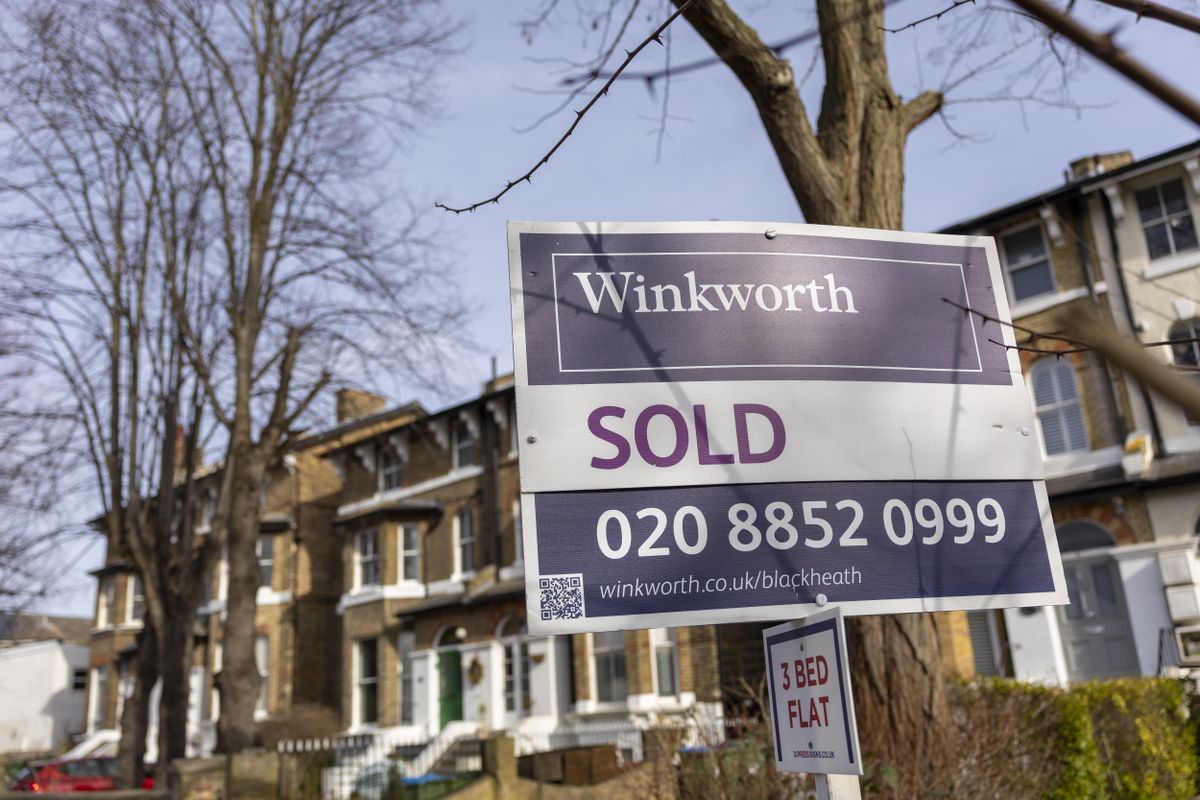 London Faces UK's Worst Home Sales Logjam Before Stamp Duty Hike
Már a britek sem bírták szusszal az áremelkedést, reálértéken csökkentek a londoni lakásárak 2024-ben.