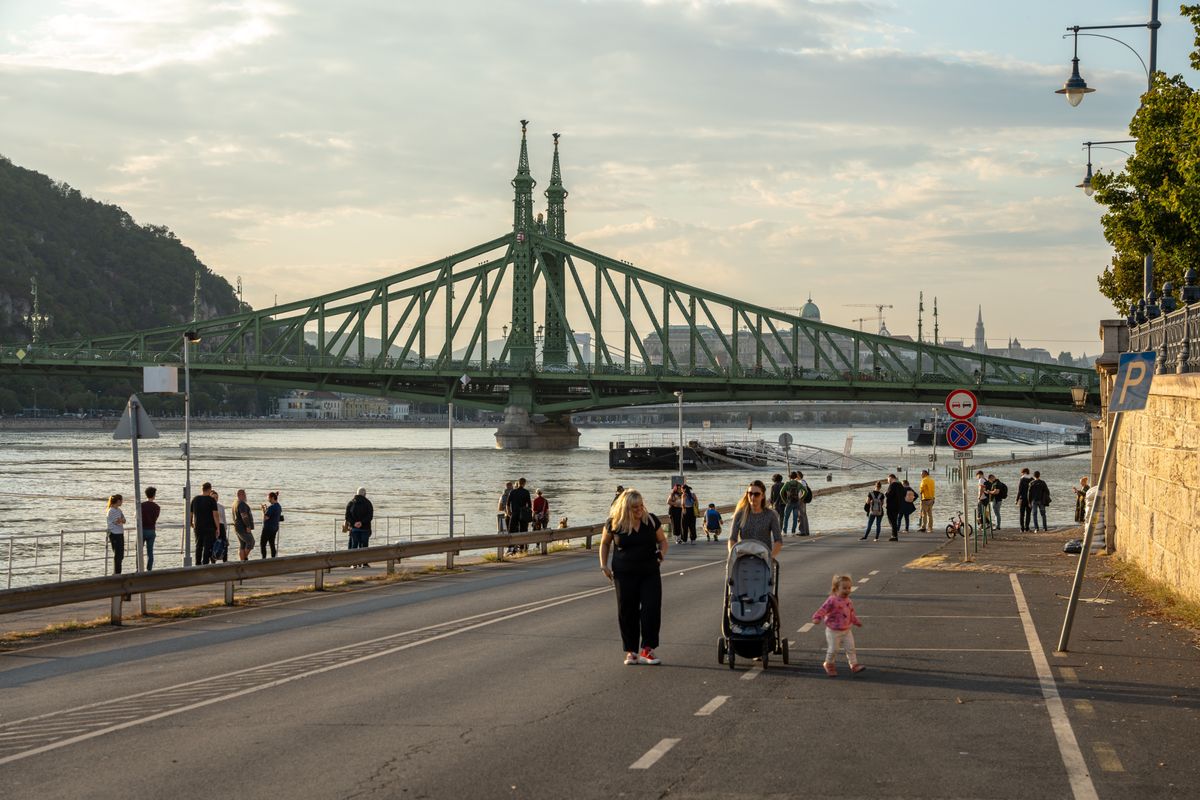 Budapest,,Hungary,-,September,18,,2024:,People,Watch,As,The
