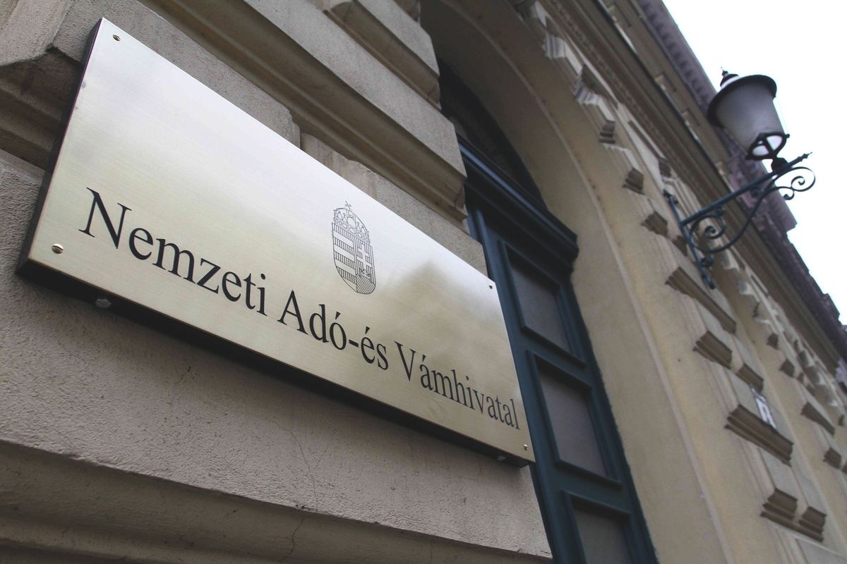 szb20110127_6351 NAV, Nemzeti Adó és Vámhivatal Alanyi adómentesség NAV határidő február 28