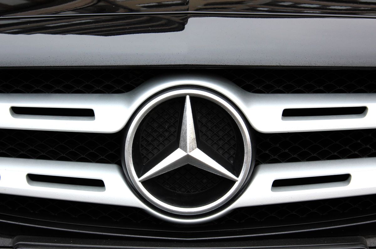 Vinnytsia,,Ukraine;,December,6,,2024.,Black,Mercedes-benz,E220d,2020,Radiator