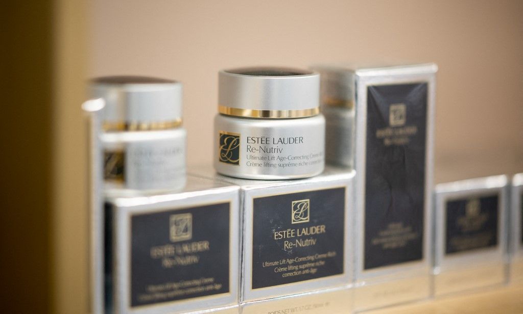 Estée Lauder: se az USA, se Kína, se Korea nem jön be mostanában, a magas kategóriájú termékekben látnak kitörési lehetőséget Douglas opens branch at Jungfernstieg